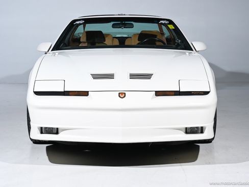 Used 1989 Pontiac Firebird Trans Am image 3