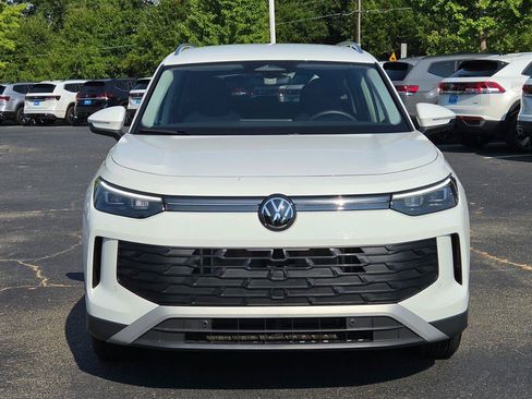Certified 2025 Volkswagen Tiguan S FWD image 11