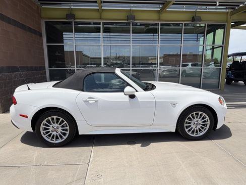 Used 2018 FIAT 124 Spider Classica w/ Technology Group RWD image 9