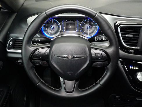 Used 2018 Chrysler Pacifica Touring Plus w/ S Appearance Package FWD image 19