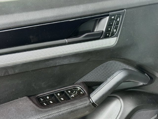 Used 2024 Porsche Cayenne AWD/4WD image 23