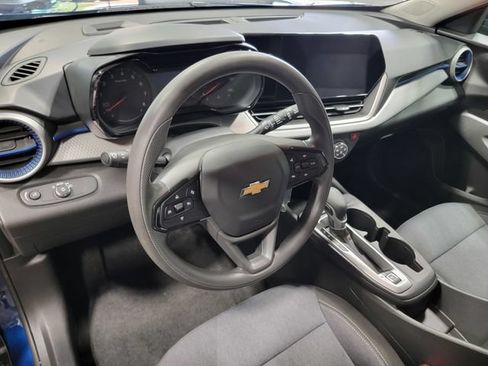 Used 2024 Chevrolet Trax LS w/ LS Convenience Package FWD image 11