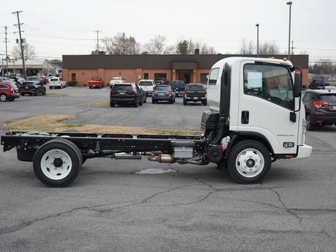 New 2025 Chevrolet Low Cab Forward image 2