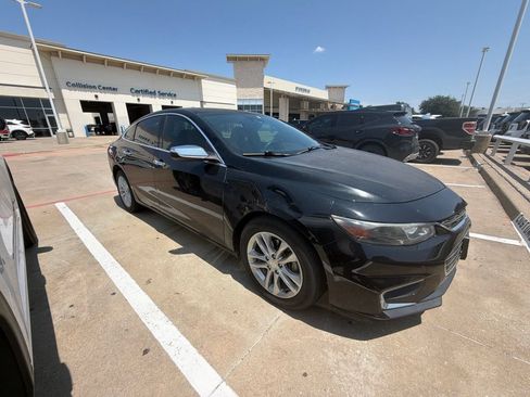 Used 2018 Chevrolet Malibu LT w/ Driver Confidence Package FWD image 2