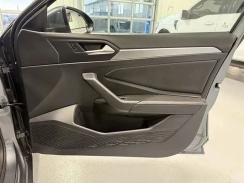 Used 2022 Volkswagen Jetta SE image 21