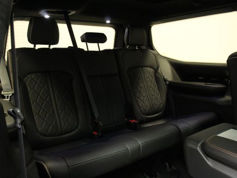 New 2023 Jeep Grand Wagoneer Series III AWD/4WD image 17
