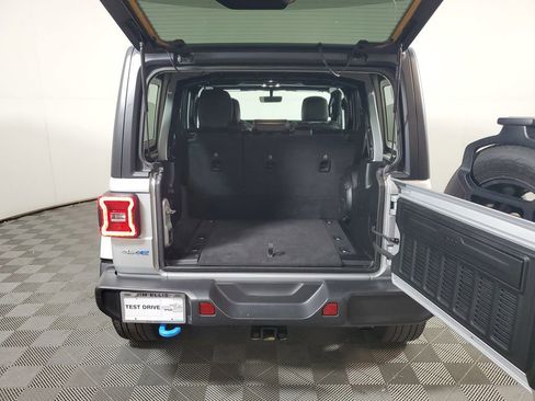 Used 2023 Jeep Wrangler Unlimited Sahara w/ Cold Weather Group image 8