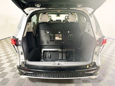 Certified 2023 Toyota Sienna XSE w/ XSE Plus Package FWD image 31