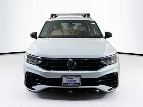Used 2022 Volkswagen Tiguan SE R-Line image 2
