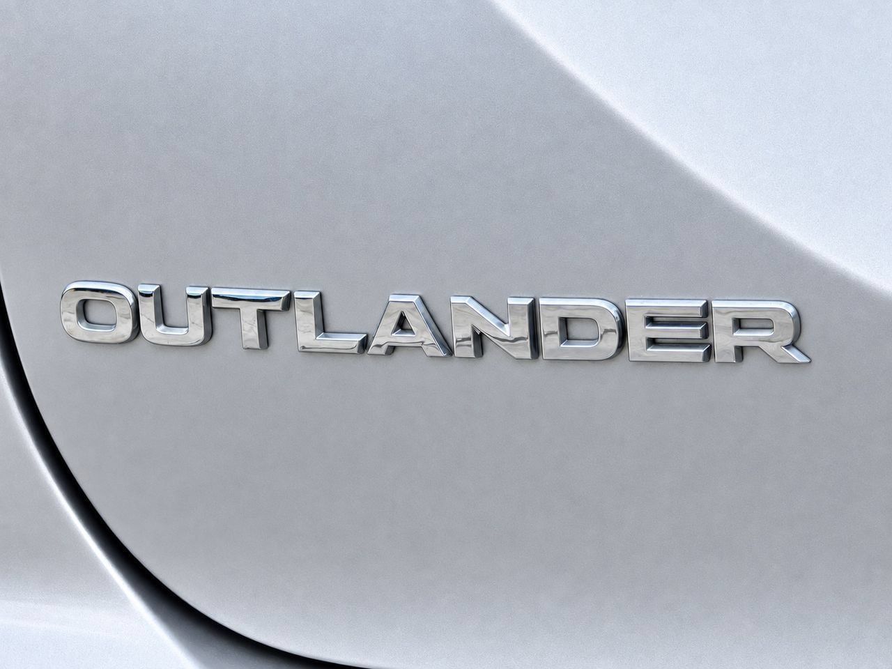 Used 2025 Mitsubishi Outlander SE AWD/4WD image 8