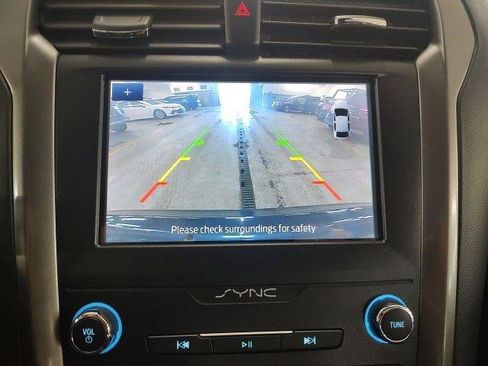 Used 2020 Ford Fusion SE image 9