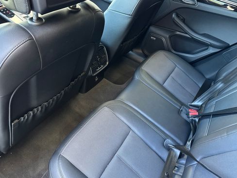Used 2022 Porsche Macan AWD/4WD image 29