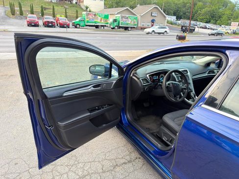 Used 2015 Ford Fusion SE FWD image 10