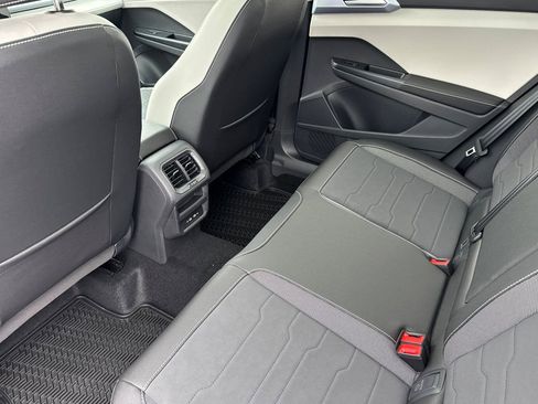New 2026 Volkswagen Taos SE AWD/4WD image 12