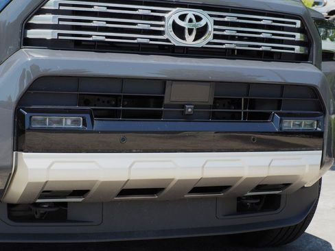 Used 2025 Toyota 4Runner Limited AWD/4WD image 5