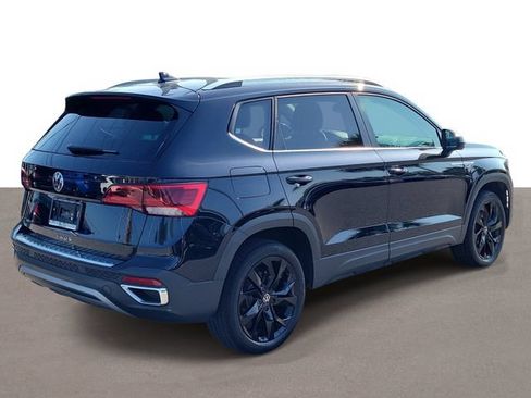 Certified 2023 Volkswagen Taos SE w/ Black Wheel Package FWD image 4