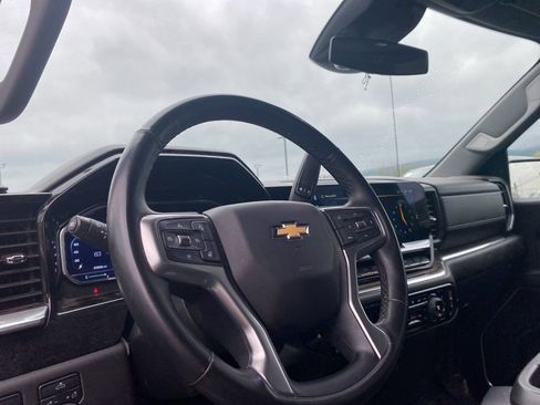 Used 2023 Chevrolet Silverado 1500 LT AWD/4WD image 9