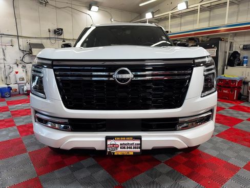 Used 2025 Nissan Armada Platinum AWD/4WD image 2