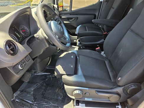 Used 2024 Mercedes-Benz Sprinter 2500 image 11