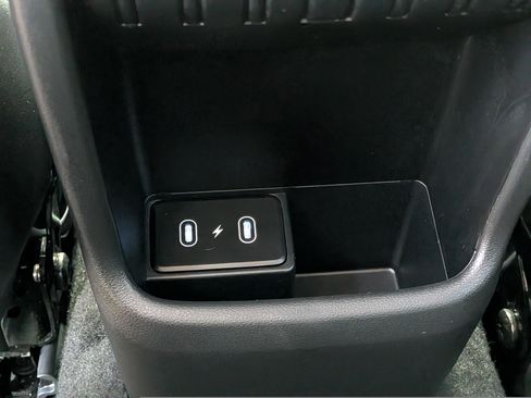 Used 2025 Hyundai Kona Limited FWD image 14