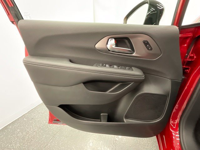 New 2026 Chrysler Pacifica Select w/ S Appearance Package FWD image 9