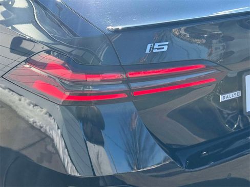 Certified 2025 BMW i5 xDrive40 w/ M Sport Package image 10