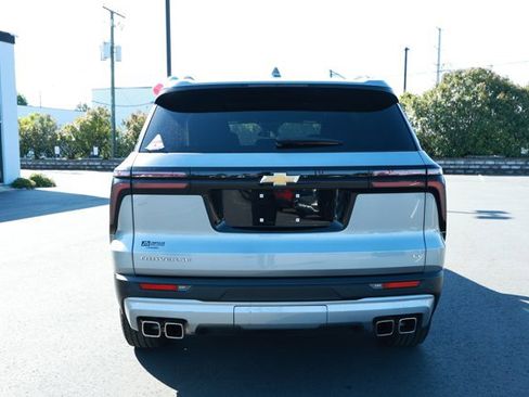 Used 2024 Chevrolet Traverse LT FWD image 7