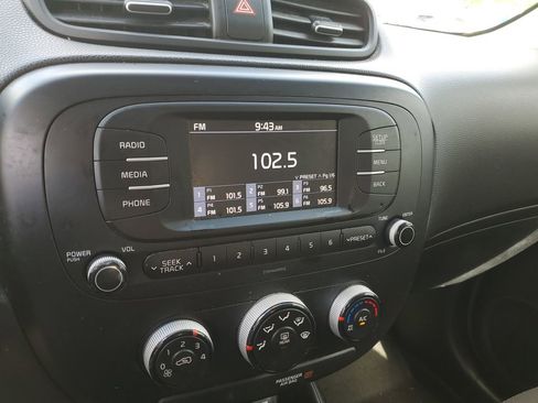 Used 2018 Kia Soul FWD image 26