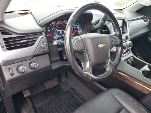 Used 2019 Chevrolet Suburban LT image 9