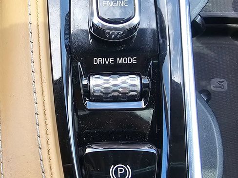 Used 2016 Volvo XC90 T6 Inscription w/ Protection Package Plus AWD/4WD image 36