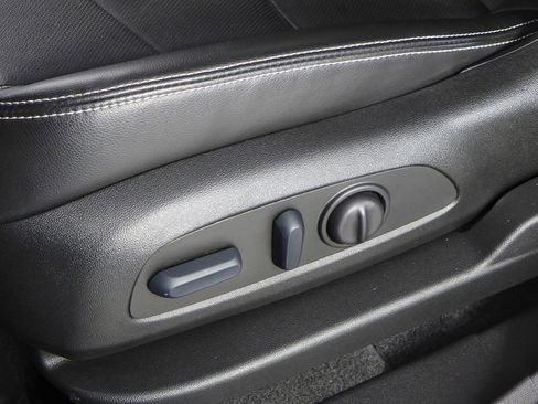 Used 2022 GMC Terrain SLT image 22