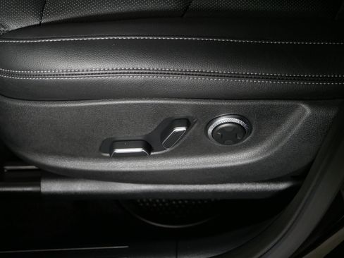 Certified 2025 Genesis GV70 2.5T AWD/4WD image 20