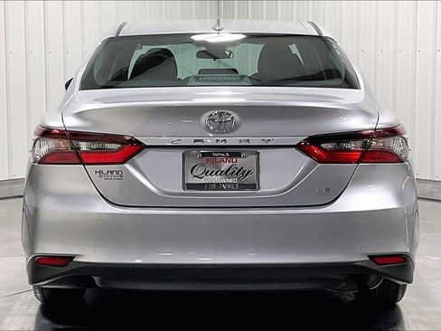 Used 2022 Toyota Camry LE image 4