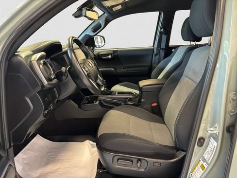 Used 2022 Toyota Tacoma TRD Sport w/ Technology Package AWD/4WD image 10