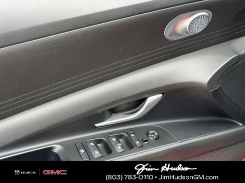 Used 2024 Hyundai Elantra SEL FWD image 17