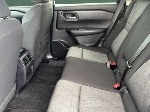 Used 2024 Nissan Rogue SV AWD/4WD image 17