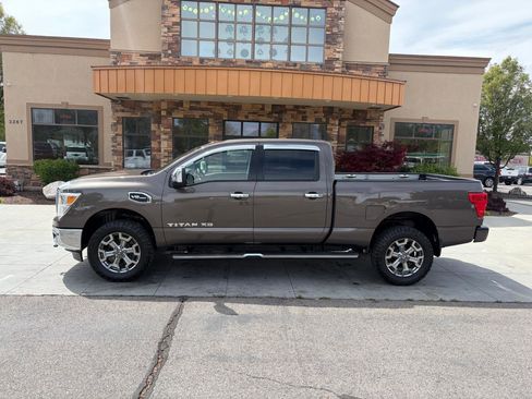 Used 2018 Nissan Titan SL w/ Chrome Package AWD/4WD image 2
