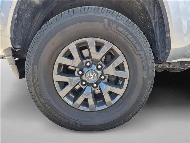 Used 2021 Toyota Tacoma SR5 AWD/4WD image 14