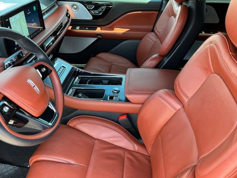 Used 2025 Lincoln Aviator Reserve w/ Equipment Group 201A AWD/4WD image 17