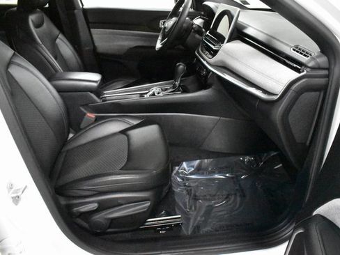 Used 2024 Jeep Compass Latitude image 14