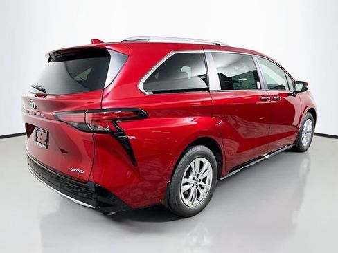 New 2026 Toyota Sienna Limited FWD image 3