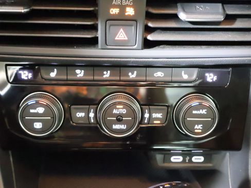 Used 2024 Volkswagen Jetta SE image 36