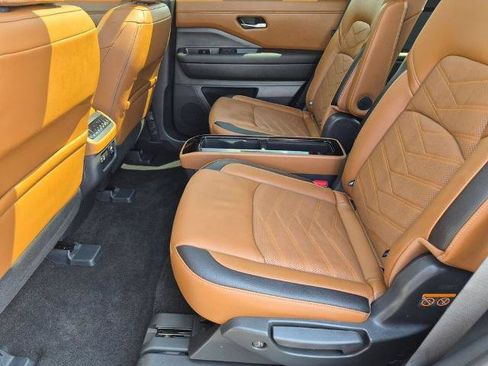 Certified 2025 Nissan Pathfinder Platinum FWD image 26