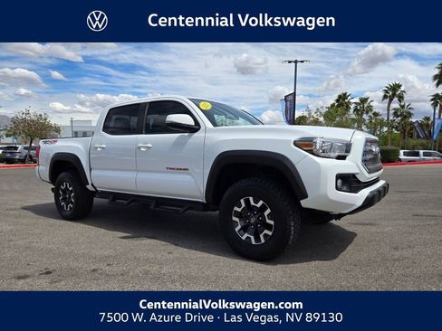 Used 2017 Toyota Tacoma TRD Off-Road AWD/4WD image 1