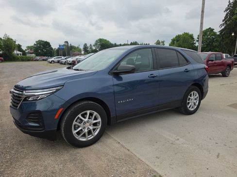 Used 2024 Chevrolet Equinox LS w/ LS Convenience Package FWD image 2