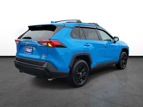 Used 2020 Toyota RAV4 LE image 4