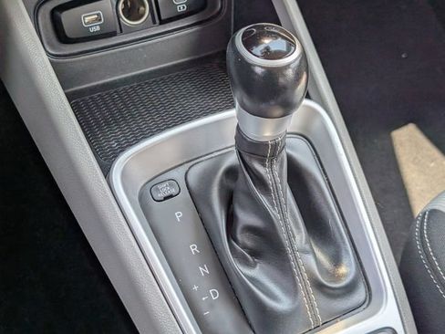 Used 2023 Hyundai Venue SEL FWD image 19