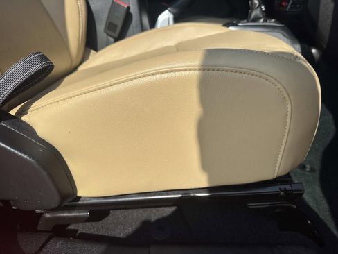 Used 2018 Jeep Wrangler Unlimited Rubicon w/ Uconnect 4C Nav & Sound Group AWD/4WD image 11