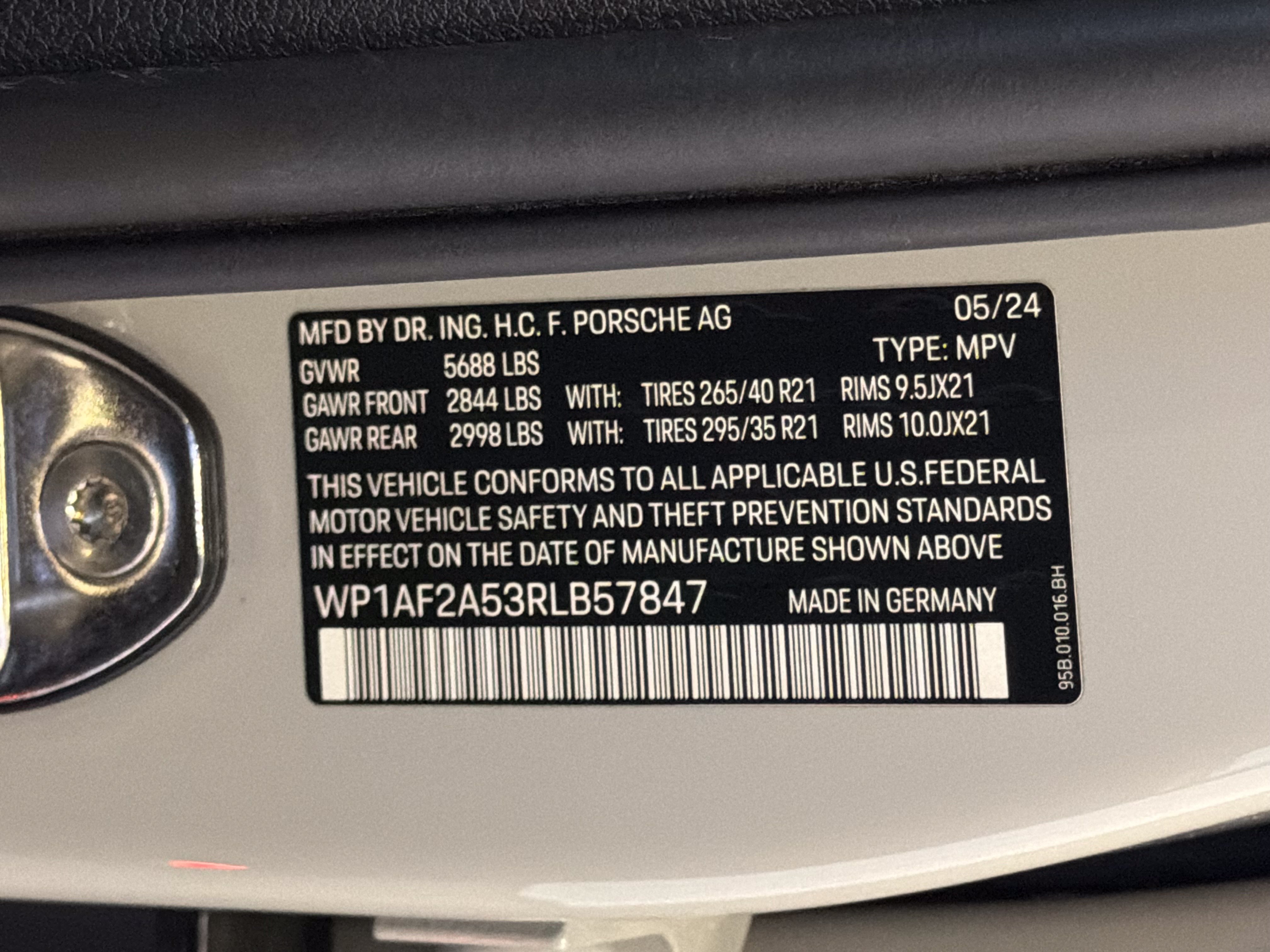 Certified 2024 Porsche Macan GTS AWD/4WD image 27