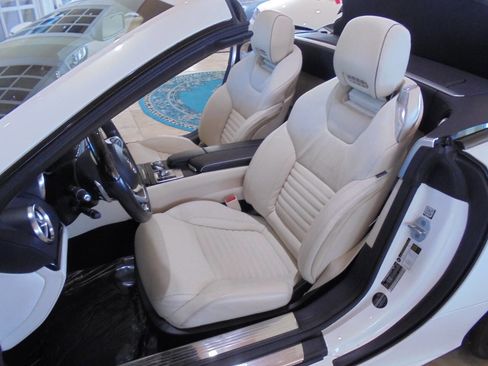 Used 2017 Mercedes-Benz SL 550 image 9